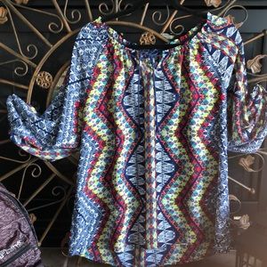 SizeMedium Signature Studio elastic scoop neckline